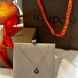 14k gold pawprint necklace
NEW with box and bag